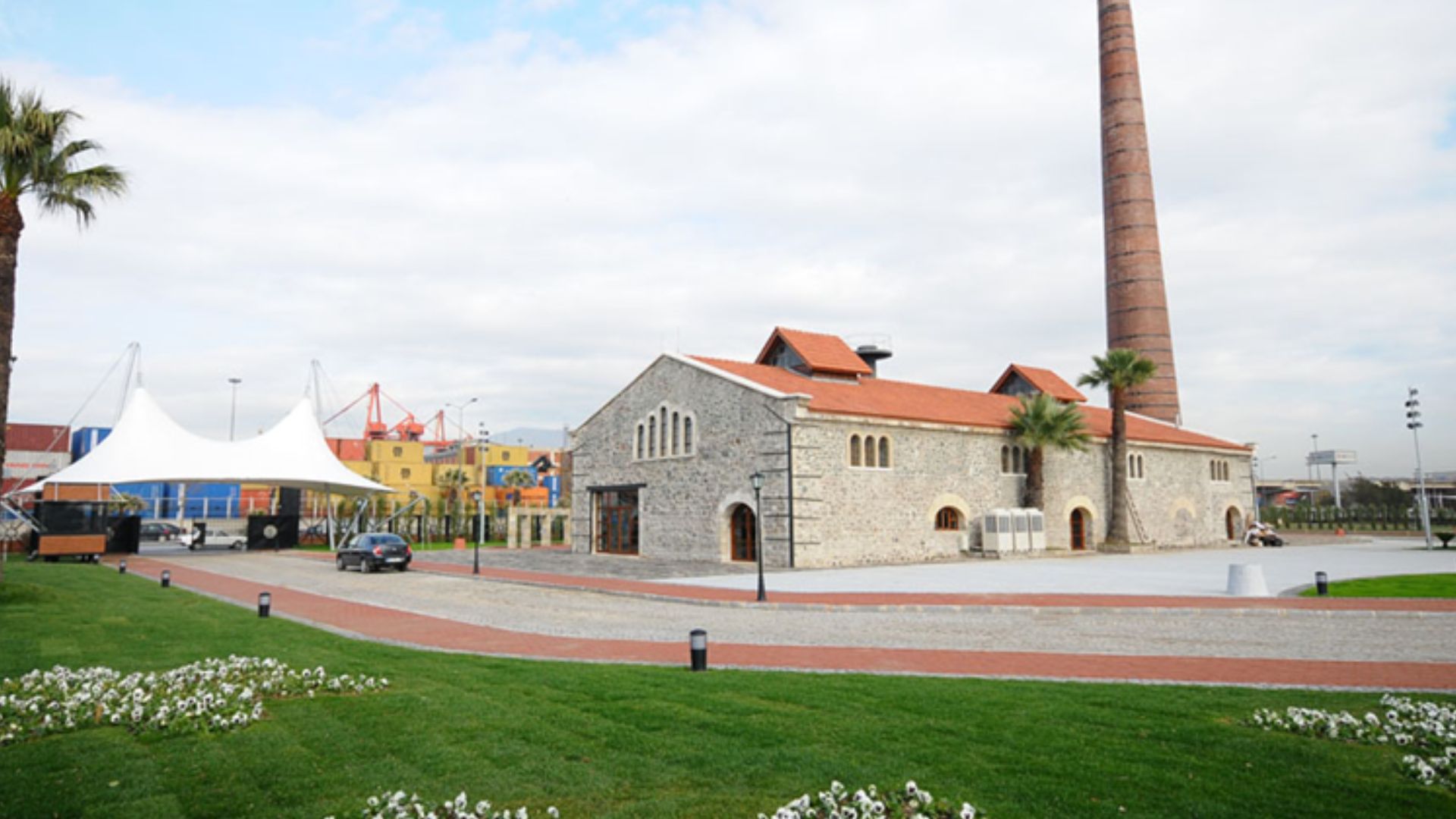 İzmir Tarihi Havagazı Fabrikası Açık Hava Sinema Rehberi