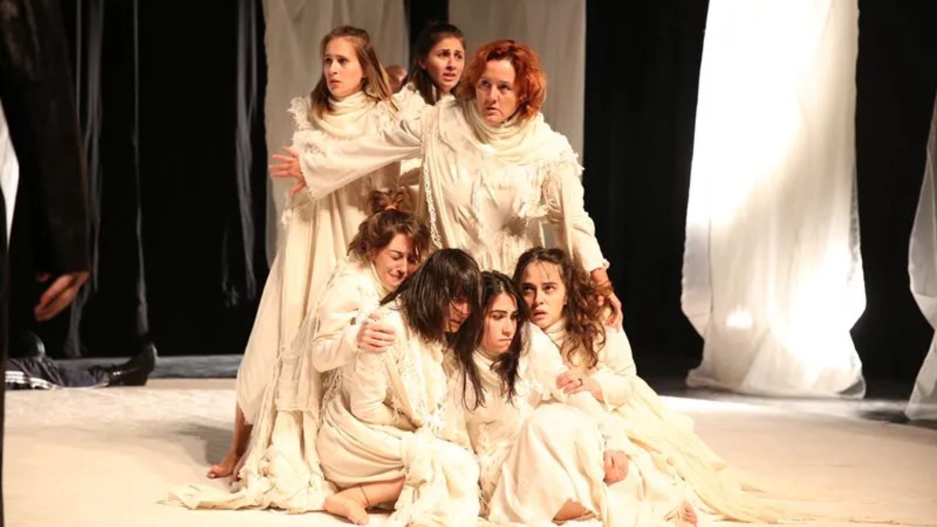 Troyalı kadınlar Eylül tiyatro oyunları